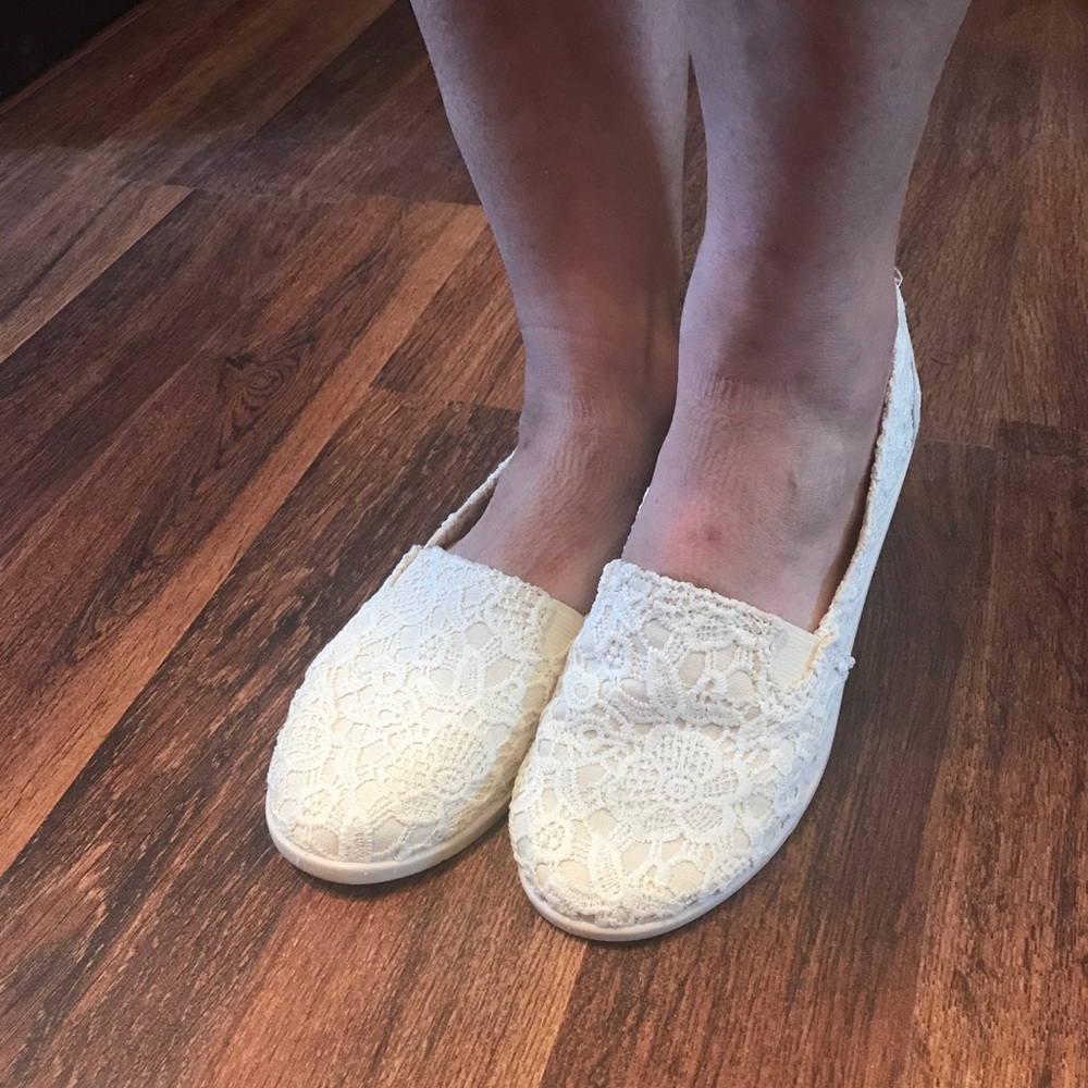 Women's Cream lace shoes